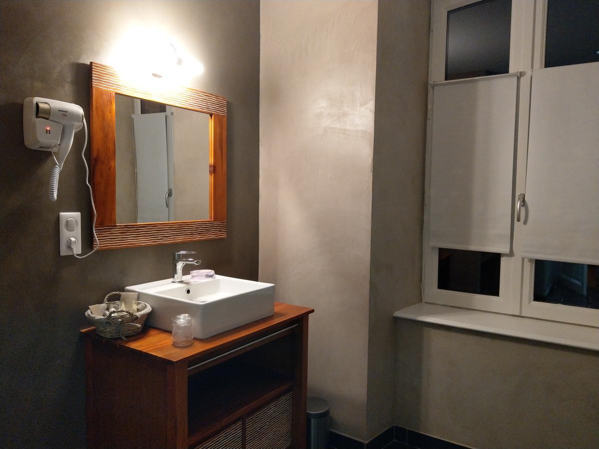 Les chambres d'hôtes de la Frissonnette Auzelles Exterior foto
