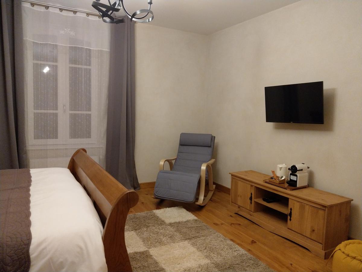 Les chambres d'hôtes de la Frissonnette Auzelles Exterior foto