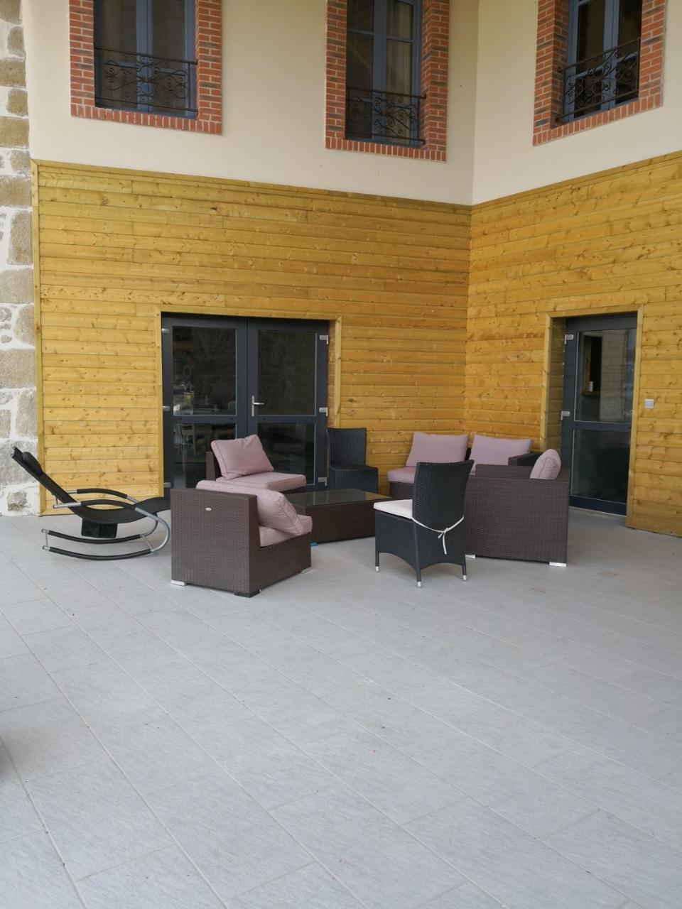Les chambres d'hôtes de la Frissonnette Auzelles Exterior foto