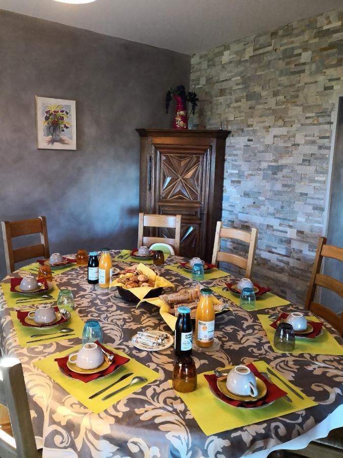Les chambres d'hôtes de la Frissonnette Auzelles Exterior foto